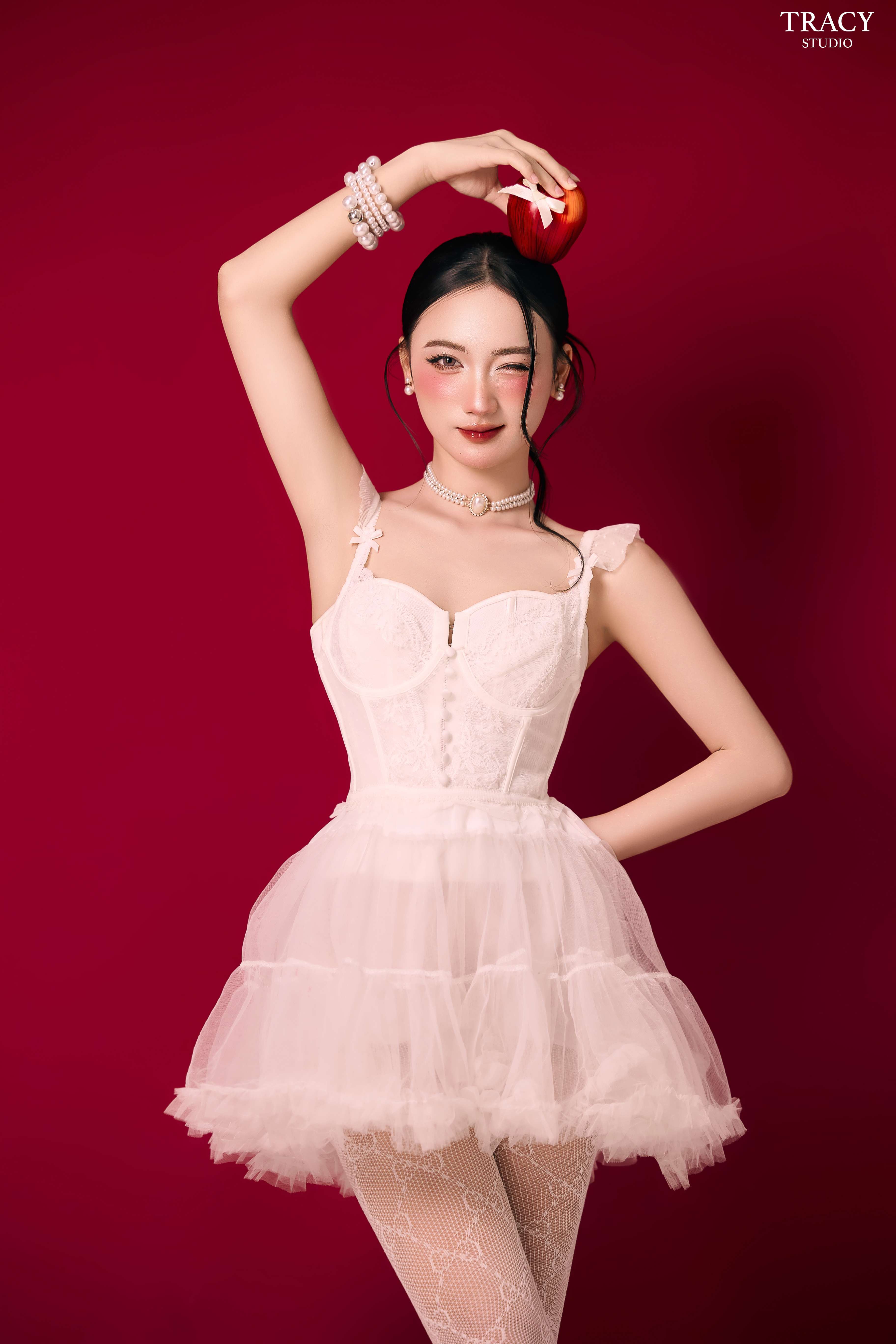 tracy studio chụp concept giáng sinh đỏ